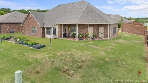 1227 Legacy Dr, Ada, OK 74820 photo 10
