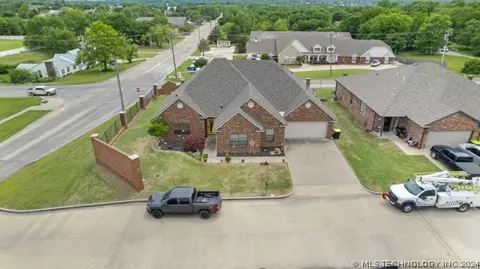 1227 Legacy Dr, Ada, OK 74820 photo 6