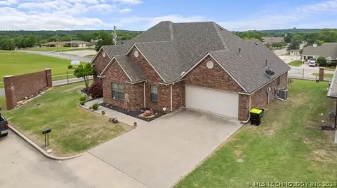 1227 Legacy Dr, Ada, OK 74820 photo 7