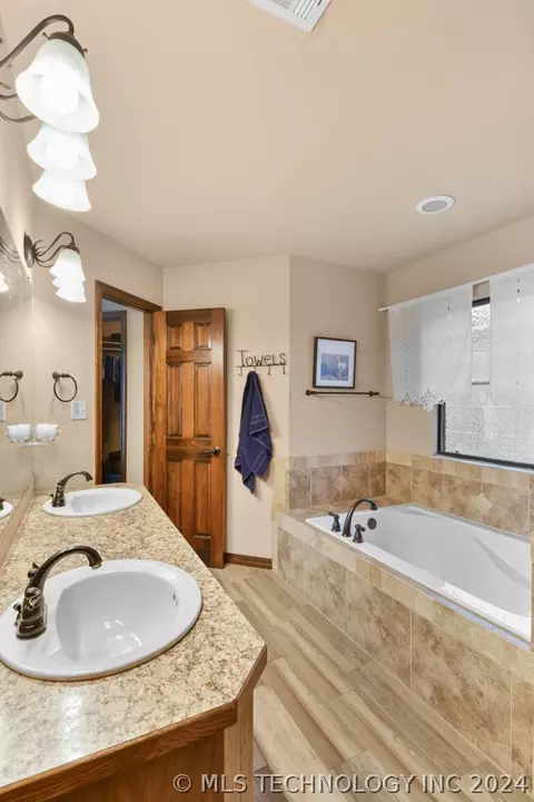 1227 Legacy Dr, Ada, OK 74820 photo 25