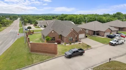 1227 Legacy Dr, Ada, OK 74820 photo 5