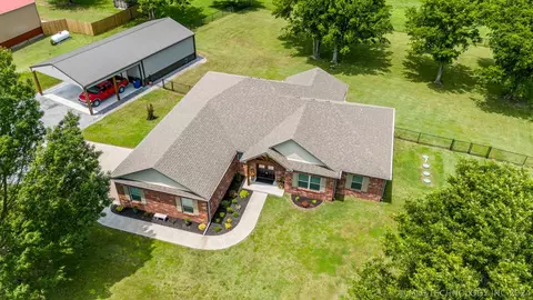 410 Twin Creeks Ln, Pryor, OK 74361