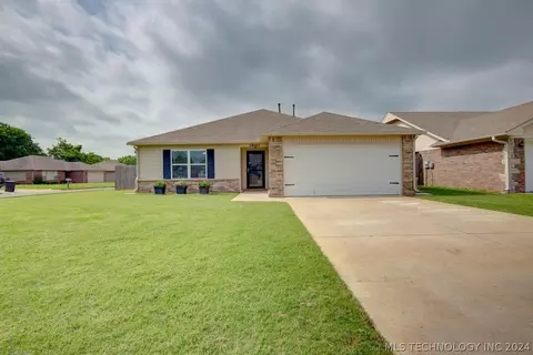 28082 E 150th St, Coweta, OK 74429