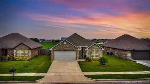 27612 E 109th Pl S, Coweta, OK 74429