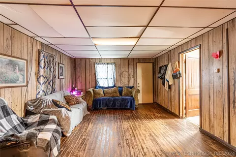 512 E 3rd Ave, Bristow, OK 74010 photo 4