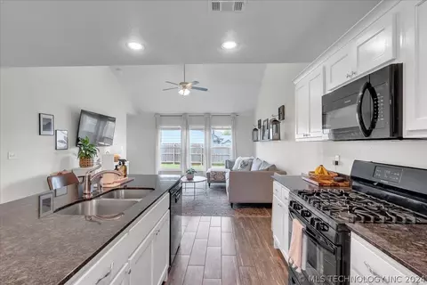 3429 E Quebec St, Broken Arrow, OK 74014 photo 10