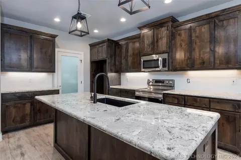 46 N Landing Loop Loop N, Mead, OK 73449 photo 5