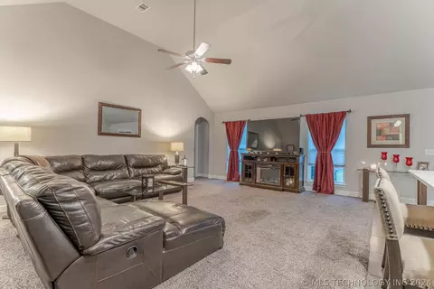 1527 E 137th Pl, Glenpool, OK 74033 photo 4