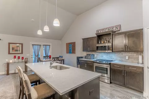 1527 E 137th Pl, Glenpool, OK 74033 photo 8