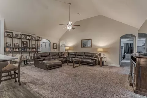 1527 E 137th Pl, Glenpool, OK 74033 photo 3