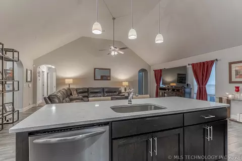 1527 E 137th Pl, Glenpool, OK 74033 photo 5