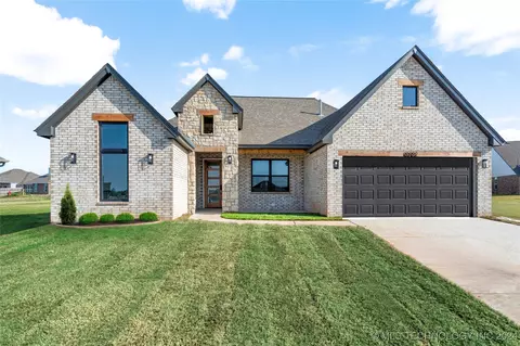 10702 S 279th East Ave, Coweta, OK 74429
