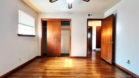 10935 E 4th Pl, Tulsa, OK 74128 photo 8