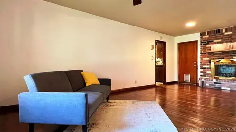 10935 E 4th Pl, Tulsa, OK 74128 photo 5