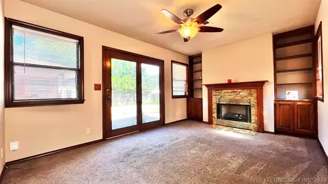 10935 E 4th Pl, Tulsa, OK 74128 photo 24
