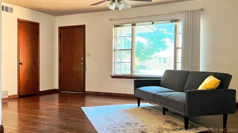 10935 E 4th Pl, Tulsa, OK 74128 photo 6