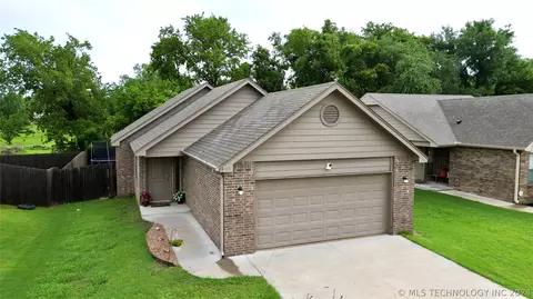 405 E Birch St, Coweta, OK 74429