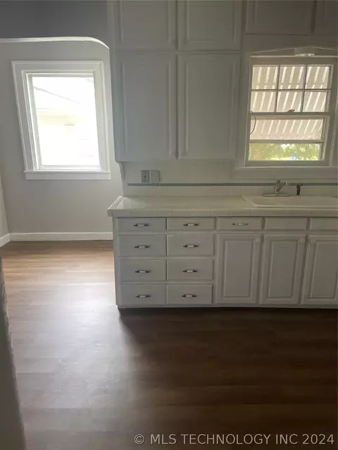 814 E Broadway Ave, Cushing, OK 74023 photo 8