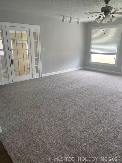814 E Broadway Ave, Cushing, OK 74023 photo 12