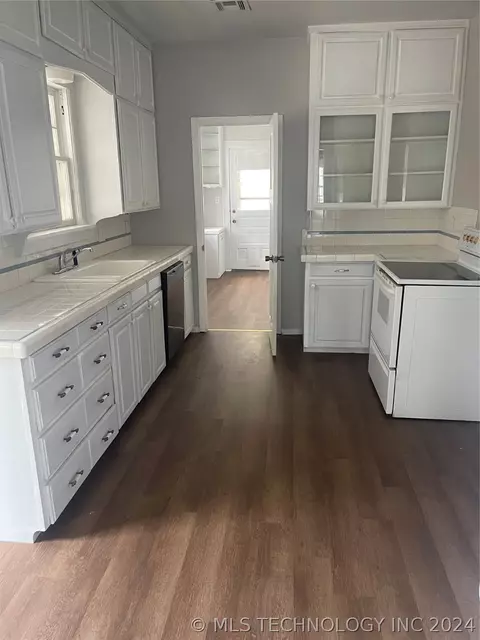 814 E Broadway Ave, Cushing, OK 74023 photo 7