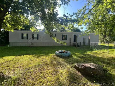315 S Cherokee St, Stilwell, OK 74960