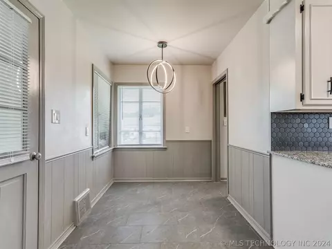3715 E 4th Pl, Tulsa, OK 74112 photo 11