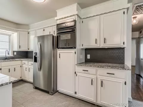 3715 E 4th Pl, Tulsa, OK 74112 photo 10