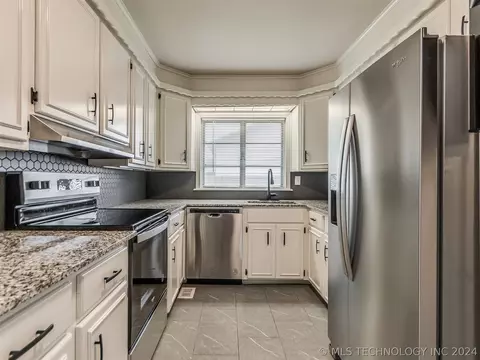 3715 E 4th Pl, Tulsa, OK 74112 photo 9