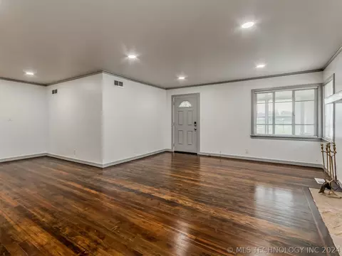 3715 E 4th Pl, Tulsa, OK 74112 photo 5
