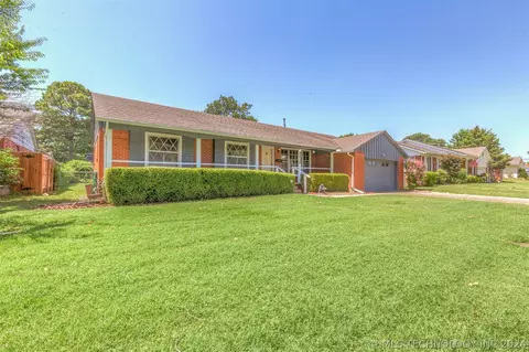 4620 E 56th Pl, Tulsa, OK 74135 photo 2