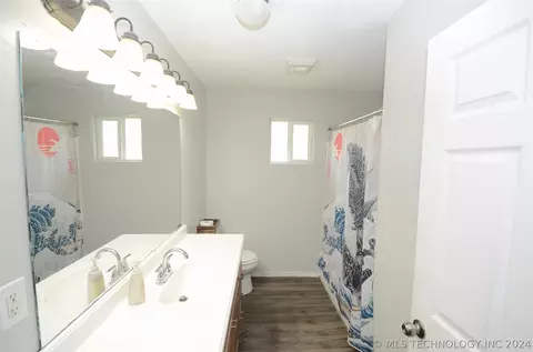 1122 E Maple St, Cushing, OK 74023 photo 5