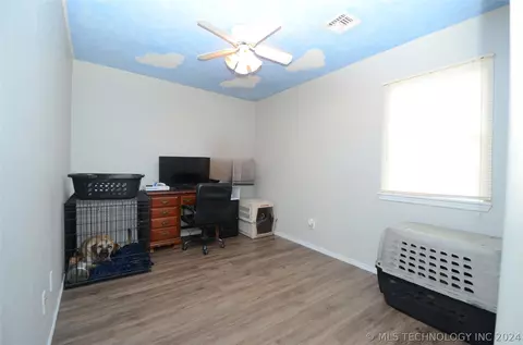 1122 E Maple St, Cushing, OK 74023 photo 8