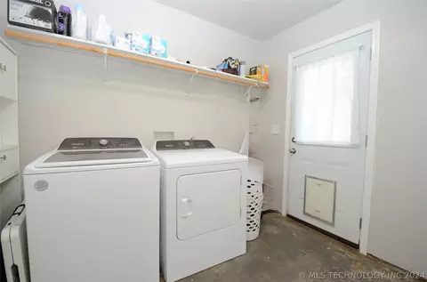 1122 E Maple St, Cushing, OK 74023 photo 10