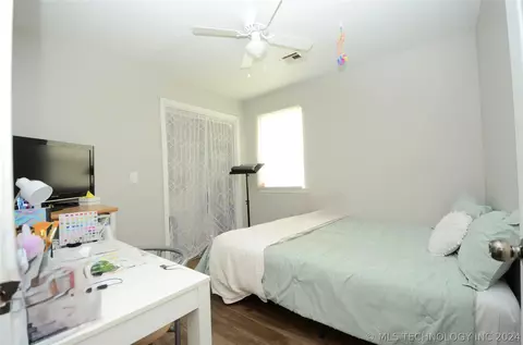 1122 E Maple St, Cushing, OK 74023 photo 7