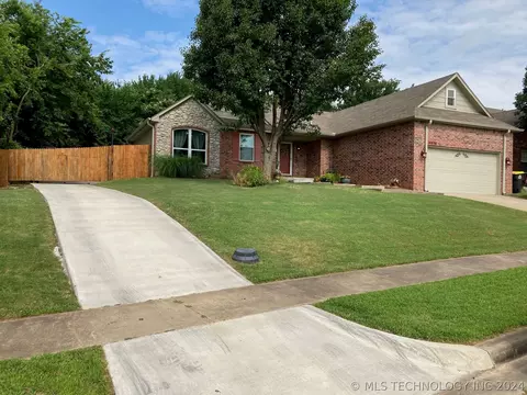 14038 S 298th East Ave, Coweta, OK 74429