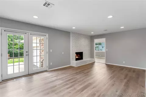 5344 E 21st St, Tulsa, OK 74114 photo 9