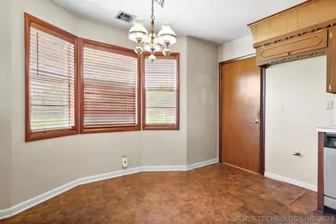 12112 E 35th St, Tulsa, OK 74146 photo 8