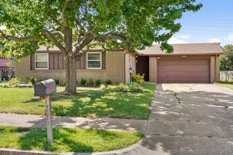 12112 E 35th St, Tulsa, OK 74146 photo 2