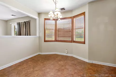 12112 E 35th St, Tulsa, OK 74146 photo 9