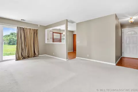 12112 E 35th St, Tulsa, OK 74146 photo 6