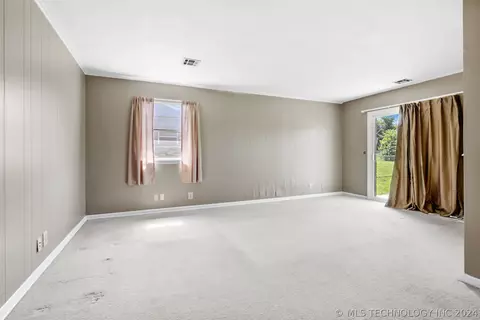12112 E 35th St, Tulsa, OK 74146 photo 4