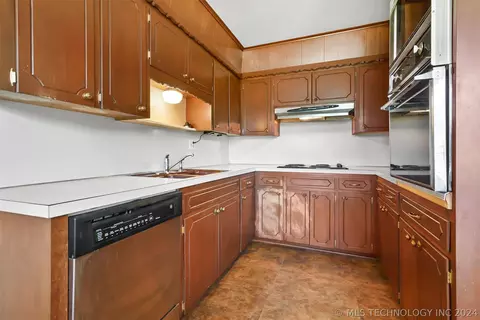 12112 E 35th St, Tulsa, OK 74146 photo 12