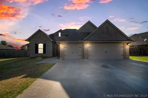 212 Fairview St, Pryor, OK 74361