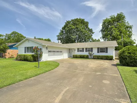 1815 E 57th Pl, Tulsa, OK 74105
