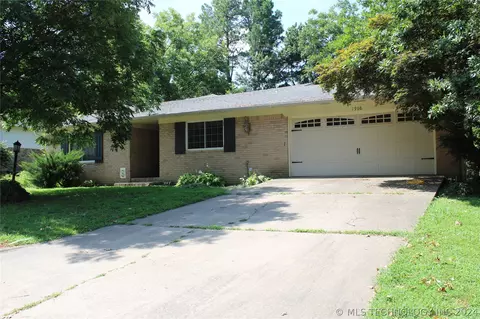 1908 Brookfield Ter, Pryor, OK 74361
