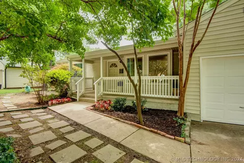 3926 E 37th Pl, Tulsa, OK 74135 photo 2