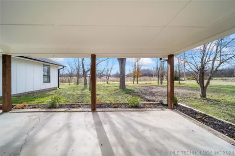 25400 Wilson Rd, Henryetta, OK 74437 photo 6