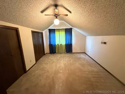 321 E Willow St, Henryetta, OK 74437 photo 15