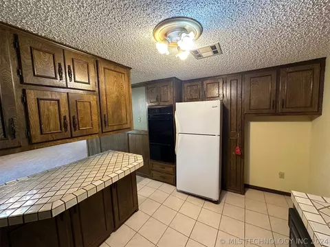 321 E Willow St, Henryetta, OK 74437 photo 7