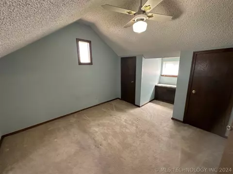 321 E Willow St, Henryetta, OK 74437 photo 17